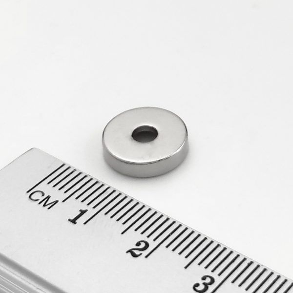 (térmek) Neodímium korongmágnes 12x3 mm
  lyukkal (déli pólus a lyukas oldalon) - N38