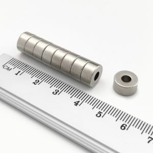 (térmek) Neodímium mágnes gyűrű 10-4x5 mm
  - N38