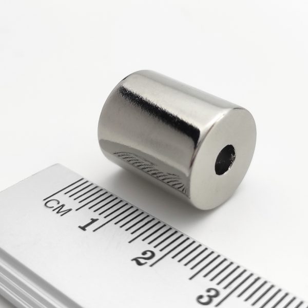 (térmek) Neodímium mágnes gyűrű 15-4,3 /
  9,5x17,5 mm (átmérő irányában mágnesezett) - N52