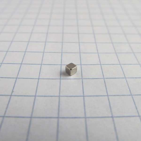 (térmek) Neodímium mágnes kocka 2x2x2 mm
  - N38