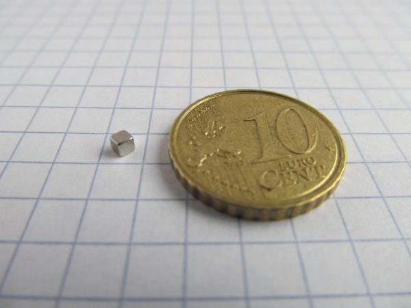 (térmek) Neodímium mágnes kocka 2x2x2 mm
  - N52