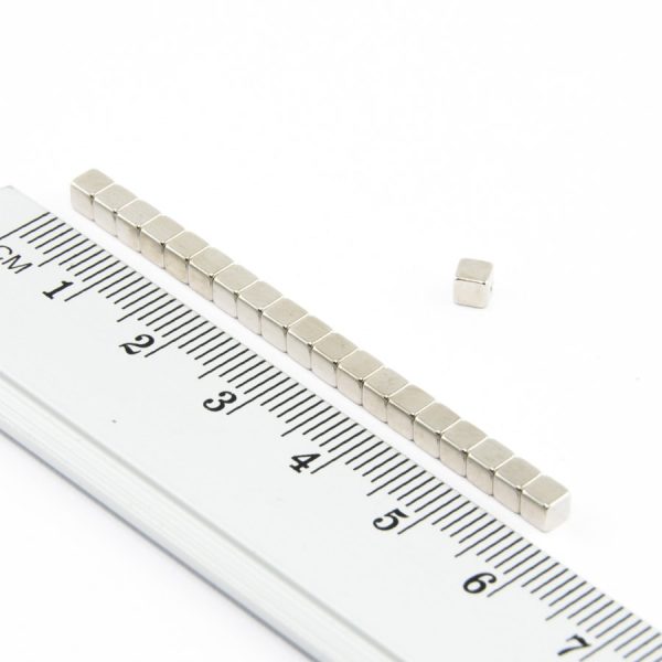 (térmek) Neodímium mágnes kocka 3x3x3 mm
  - N38
