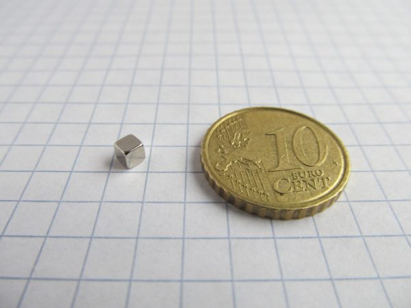 (térmek) Neodímium mágnes kocka 3x3x3 mm
  - N52