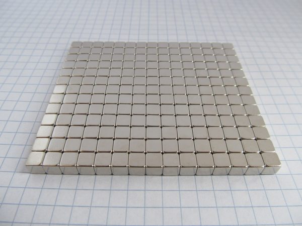 (térmek) Neodímium mágnes kocka 5x5x5 mm
  - N35