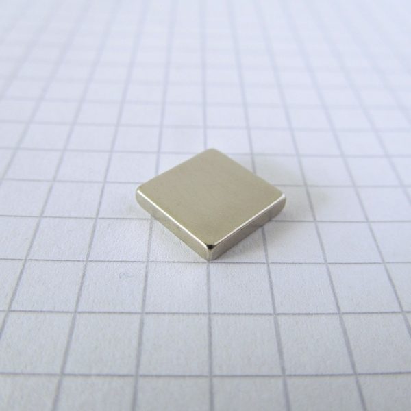 (térmek) Neodímium mágnes téglatest
  10x10x2 mm - N38