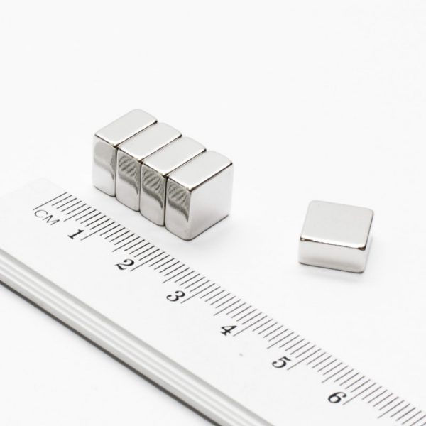 (térmek) Neodímium mágnes téglatest
  10x10x5 mm - N42