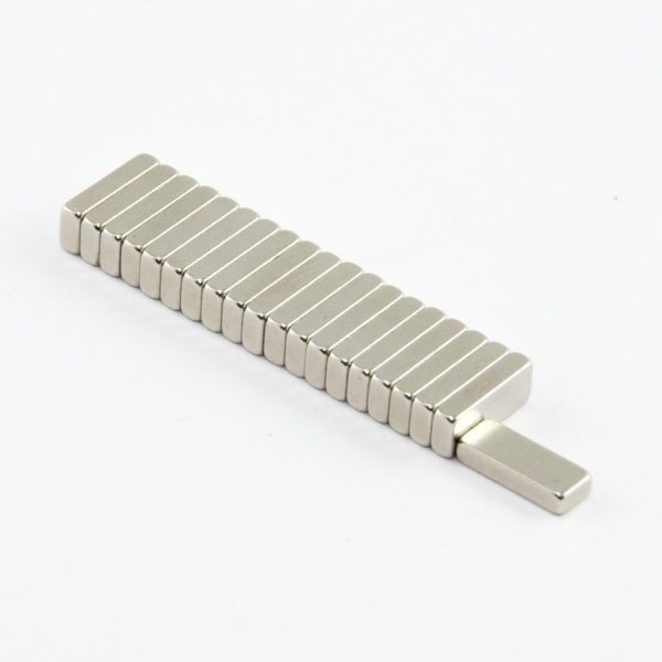(térmek) Neodímium mágnes téglatest
  10x4x2 mm - N52