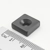 (térmek) Neodímium mágnes téglatest
 15x15x5 mm lyukkal (déli pólus a lyukas oldalon), epoxy - N42