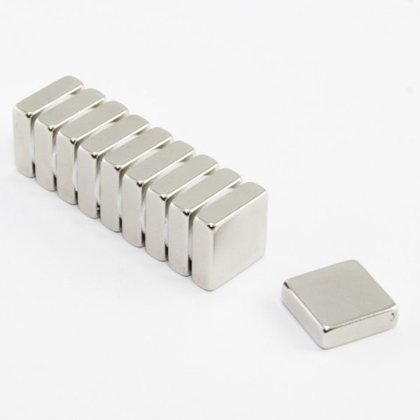 (térmek) Neodímium mágnes téglatest
  15x15x5 mm - N38