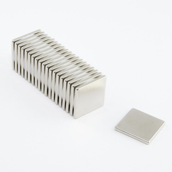 (térmek) Neodímium mágnes téglatest
  20x20x2 mm - N38