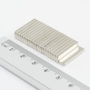(térmek) Neodímium mágnes téglatest
  20x5x2 mm - N38