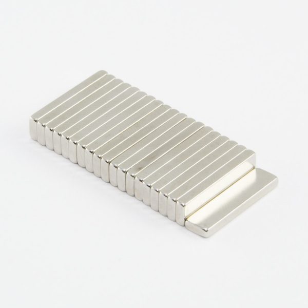 (térmek) Neodímium mágnes téglatest
  20x5x2 mm - N38