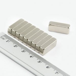 (térmek) Neodímium mágnes téglatest
  20x8x5 mm - N35