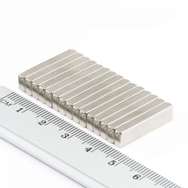 (térmek) Neodímium mágnes téglatest
  25x5x3 mm - N38