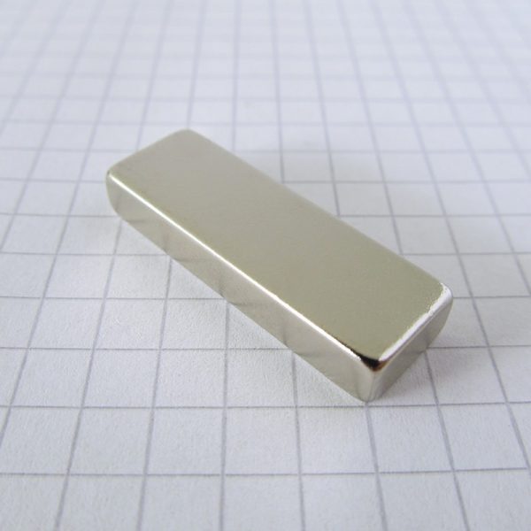 (térmek) Neodímium mágnes téglatest
  30x10x5 mm - N38