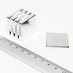 (térmek) Neodímium mágnes téglatest
  30x30x5 mm - N38