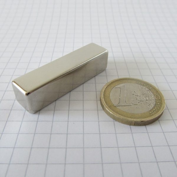 (térmek) Neodímium mágnes téglatest
  40x10x10 mm - N38
