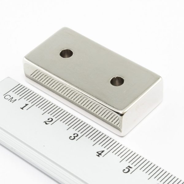 (térmek) Neodímium mágnes téglatest
  40x20x10 mm két lyukkal (déli pólus a lyukas oldalon) - N38
