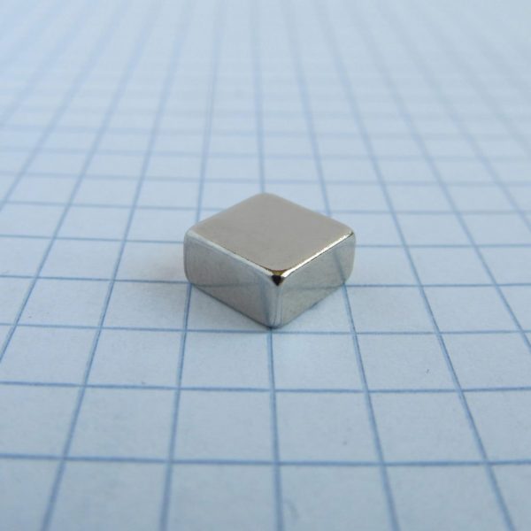 (térmek) Neodímium mágnes téglatest 8x8x4
  mm - N38
