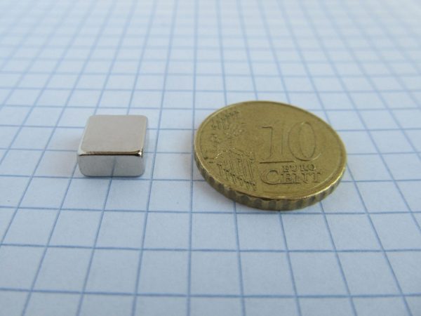 (térmek) Neodímium mágnes téglatest 8x8x4
  mm - N38