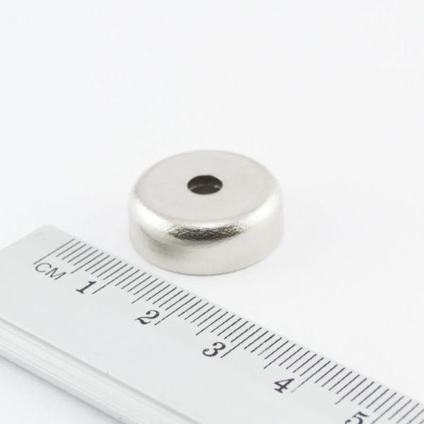 (térmek) Pot mágnes csavarlyukkal 20x6 mm