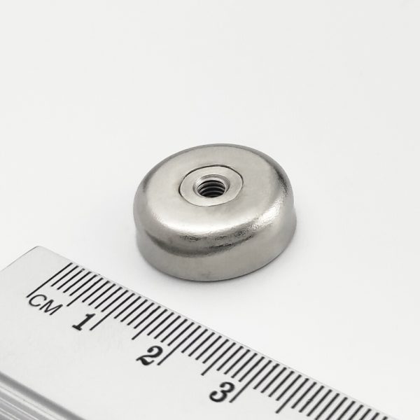 (térmek) Pot mágnes az egész mágnesen
  áthaladó menettel 20x7 mm