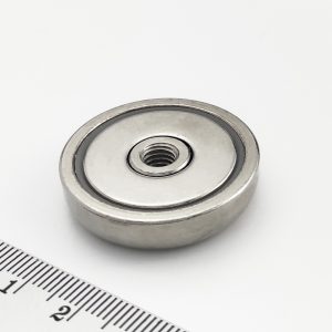 (térmek) Pot mágnes az egész mágnesen
  áthaladó menettel 32x8 mm