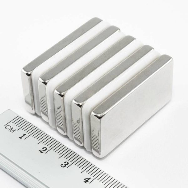 Neodímium mágnes téglatest 40x20x5 mm - N38