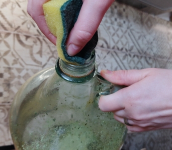 a mágnes behelyezése a demizsonba