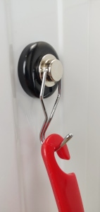 a mágneses kampó felakasztásának részlete a mosógépre